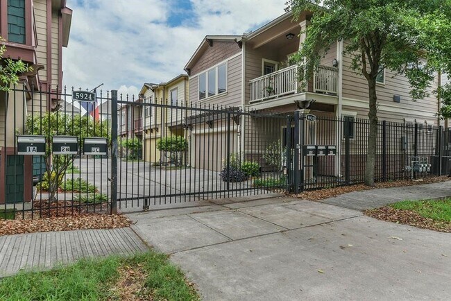 Foto del edificio - 5924 Petty St