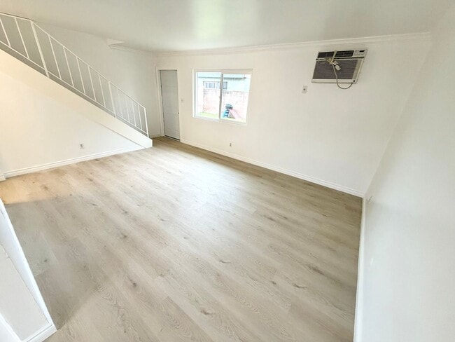 Building Photo - M 1st