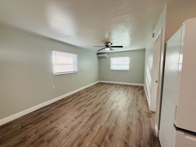 Foto del edificio - 1100-1190 Neptune Dr