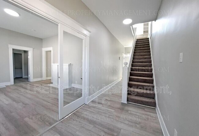 Foto del edificio - 3645 Powell Ave