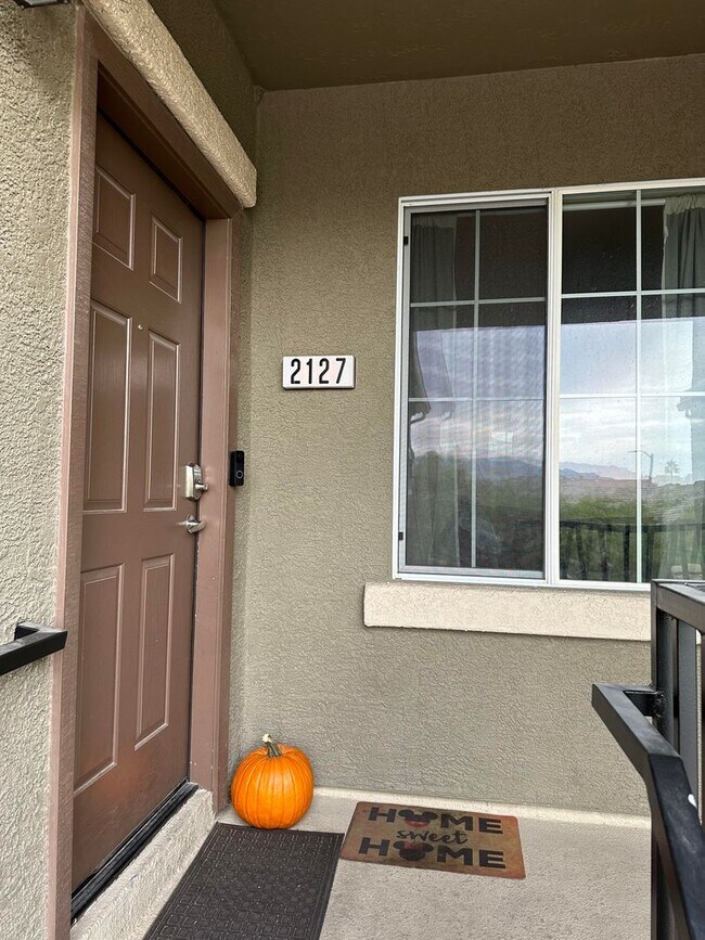 Building Photo - 6868 Sky Pointe Dr