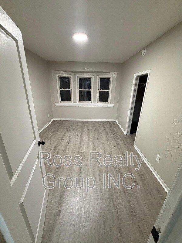 Building Photo - 1527 Tecumseh St