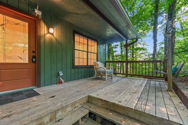 Building Photo - Beautifully Remodeled 3-Bedroom Home with ...