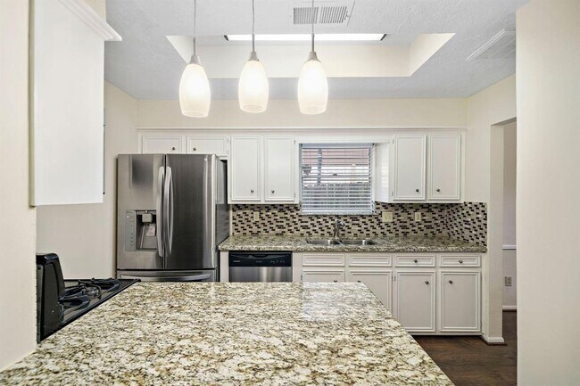 Foto del edificio - 9715 Lawngate Dr