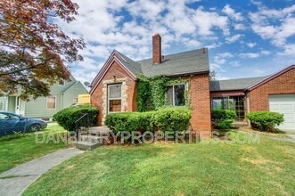 Building Photo - 347 Darrow Ave