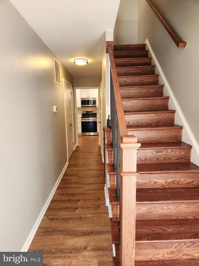 Foto del edificio - 8404 N Brook Ln