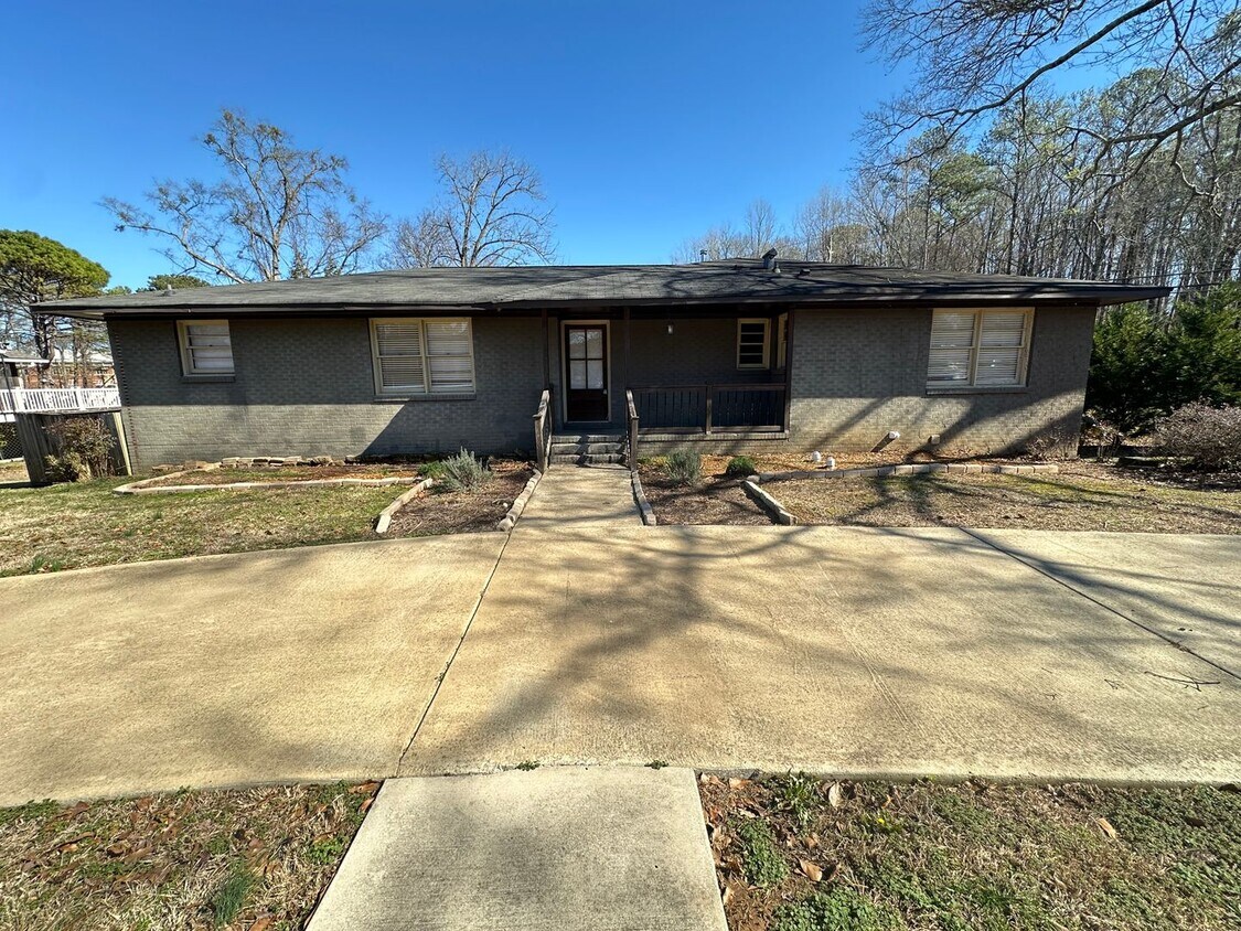 Primary Photo - Home for rent in Trussville