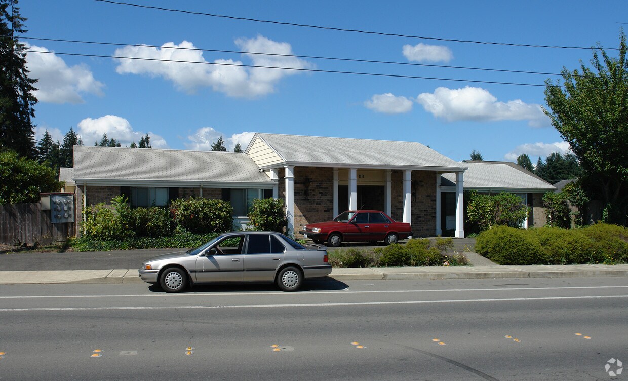 Building Photo - 1111 2nd Ave SW