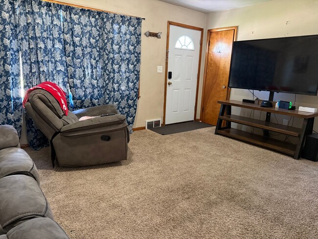 Building Photo - 3 Bedroom, 1 Bathroom House located in Was...