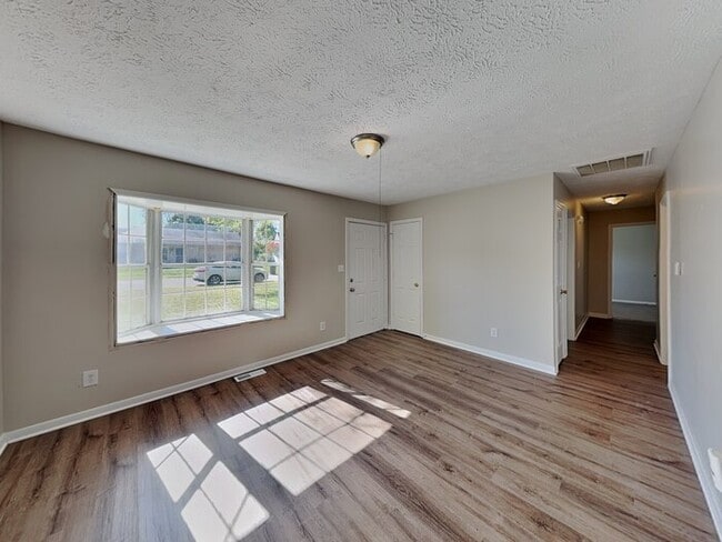 Building Photo - 83 N Wagon Rd