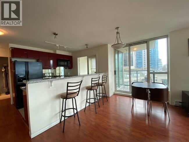 Photo du bâtiment - 1328 W Pender St