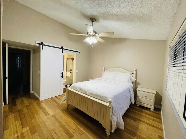 Building Photo - 9985 E Banister Dr