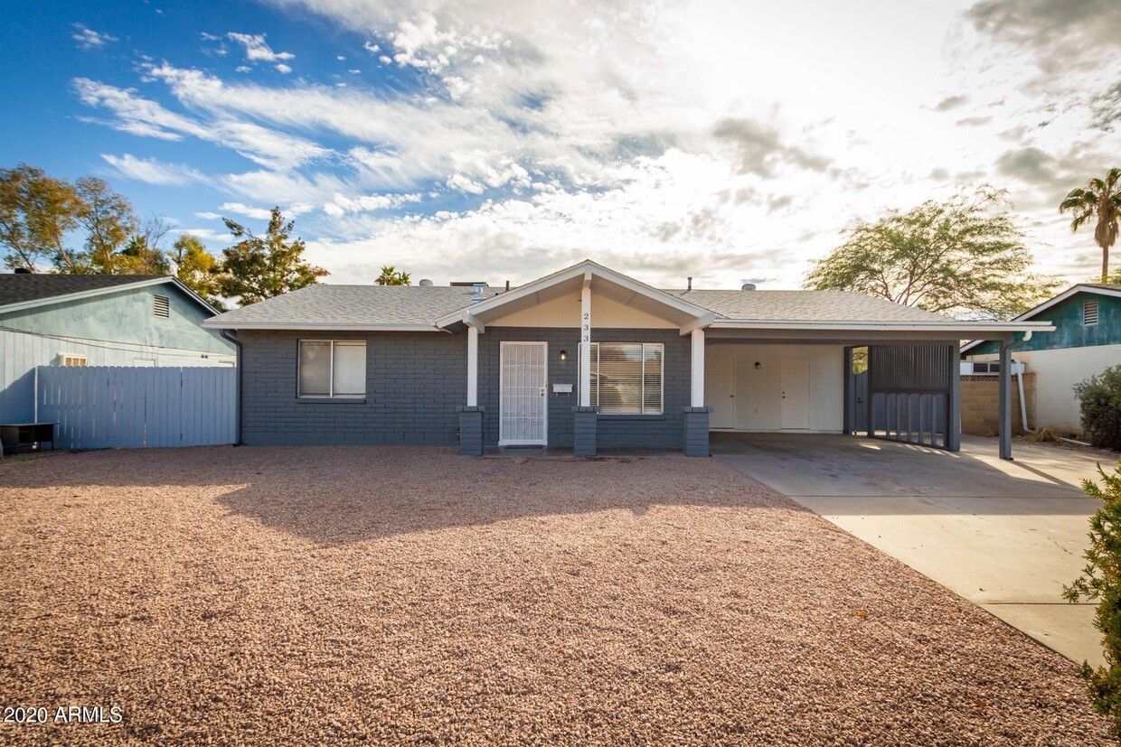 Primary Photo - 233 E Oxford Dr
