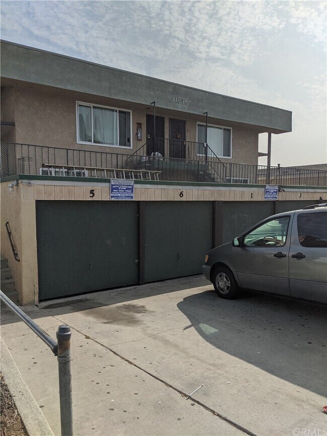 Foto del edificio - 11626 Cedar Ave.