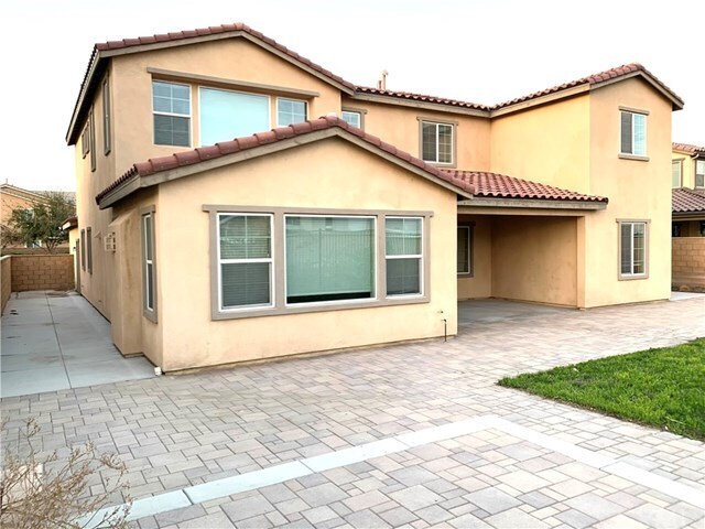 Building Photo - 2720 E Arbor Ln