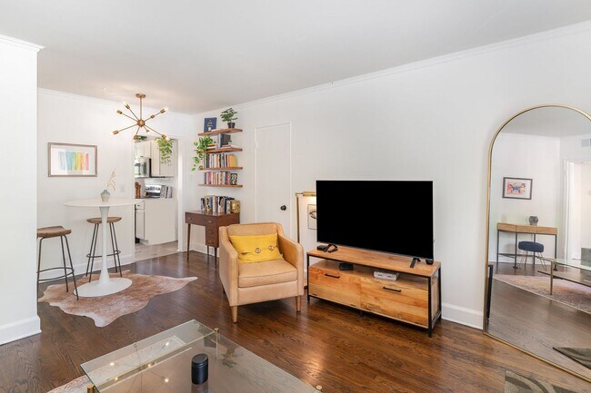 Building Photo - Charming Condo in Walkable Hillsboro Village