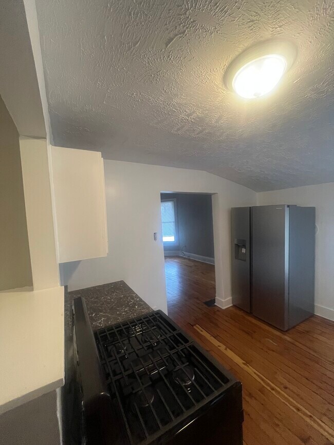 Foto del edificio - 5236 Lorain Ave