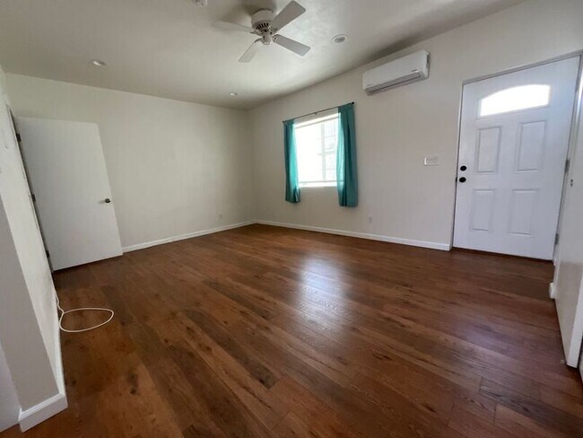 Foto del edificio - 5006 N Banna Ave