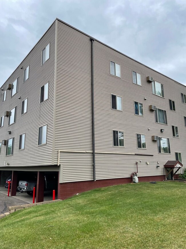 Building Photo - 524 14th St S