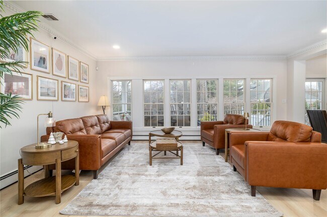 Foto del edificio - 2424 Lakeside Dr