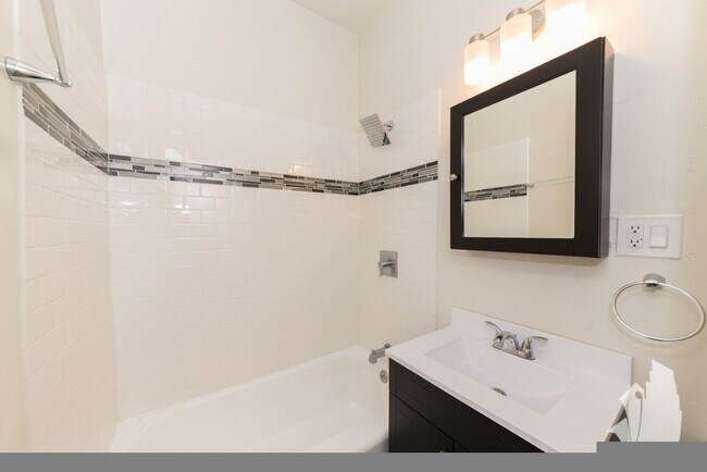 Foto del edificio - 839.2 W Cornelia Ave