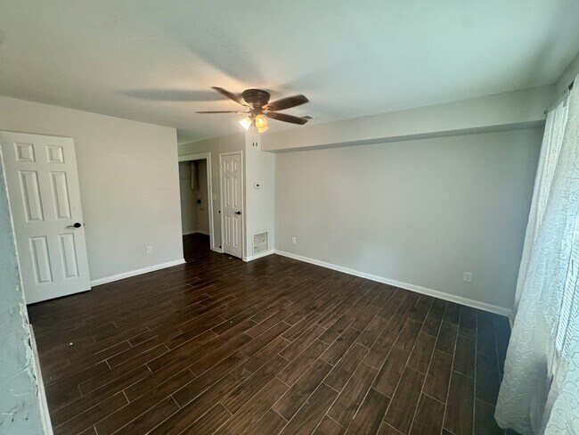 Building Photo - 707 Rainer Rd