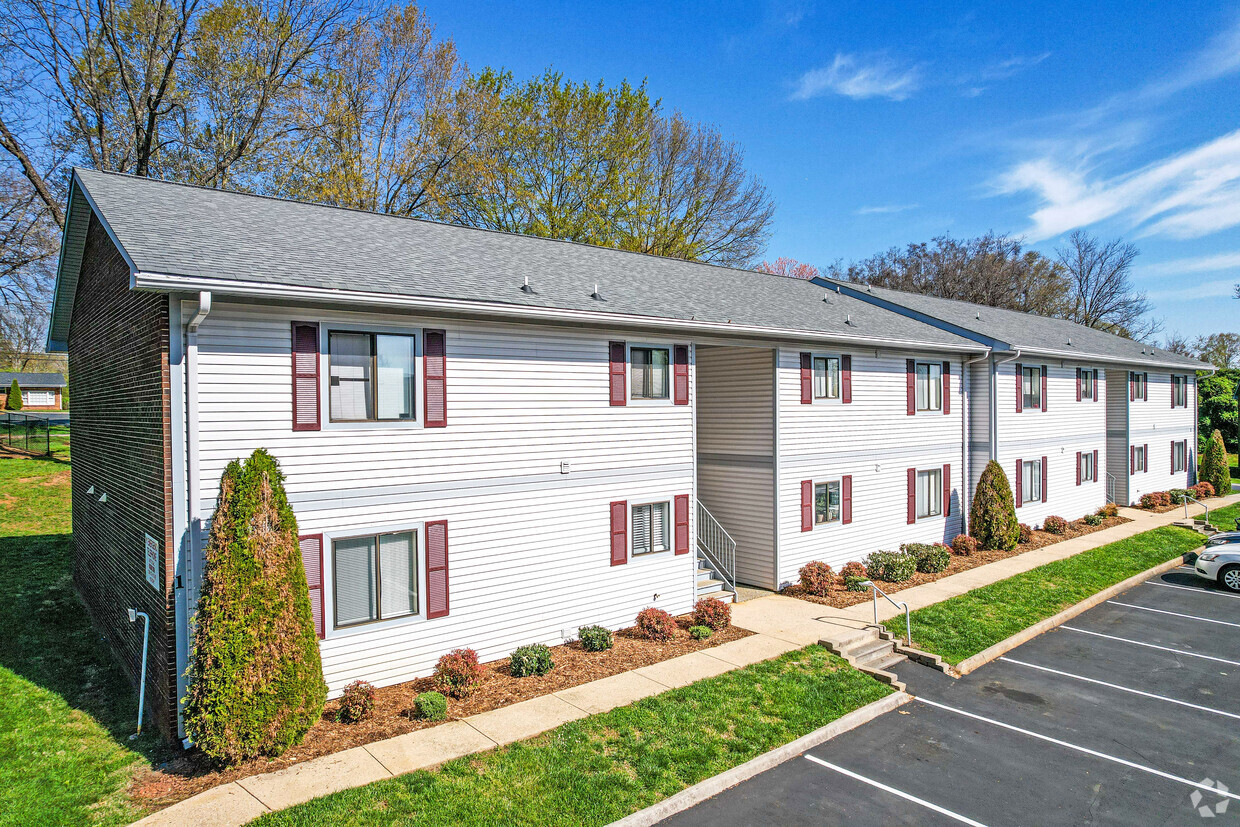 Foto principal - Hickory Trace Village Apartments