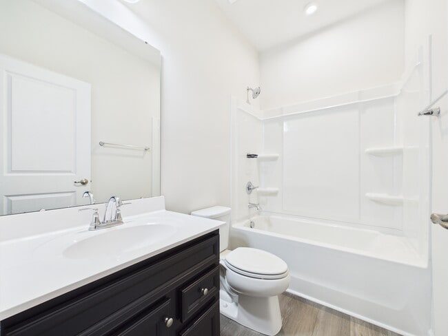 Foto del edificio - 2108 Trout Lily Ln