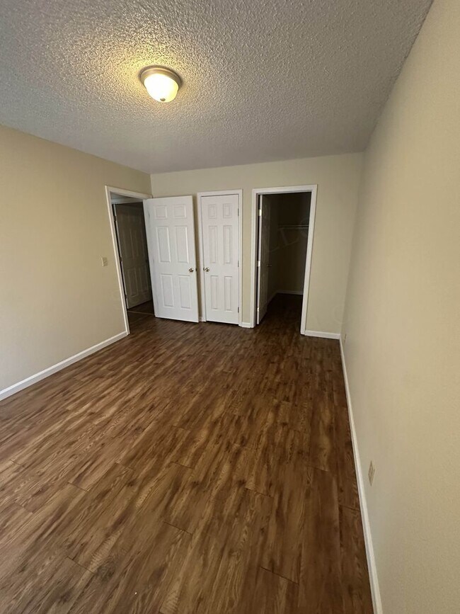 Foto del edificio - Hollister Apartments