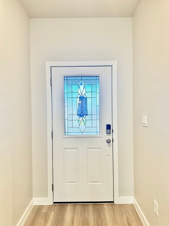 Foto del edificio - Brand-New 4-Bedroom, 2-Bath Home in the Desirable London Area!