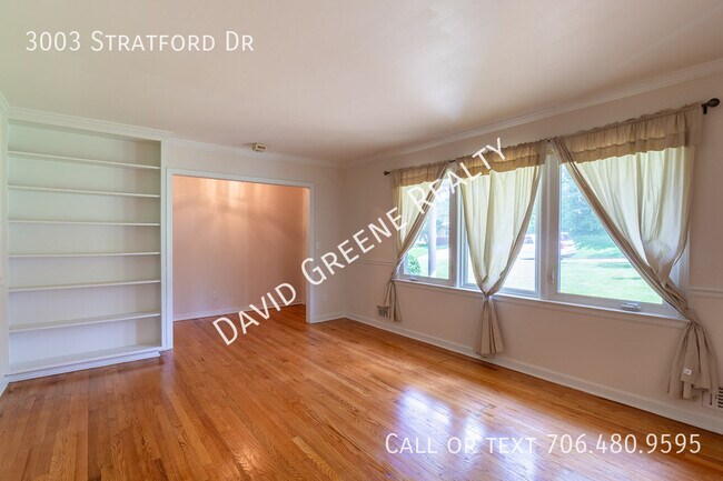 Foto del edificio - 3003 Stratford Dr