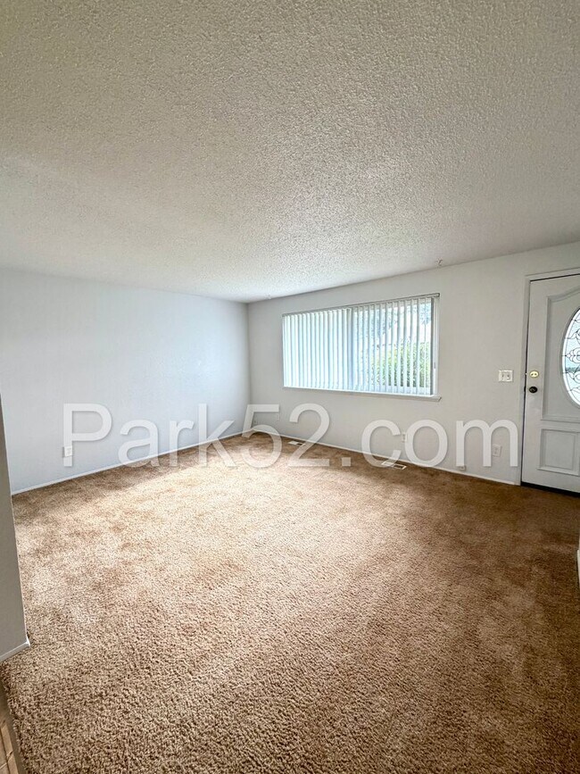 Foto del edificio - $100 OFF 1st Month's Rent!  Spanaway Area 3 Bedroom Rambler