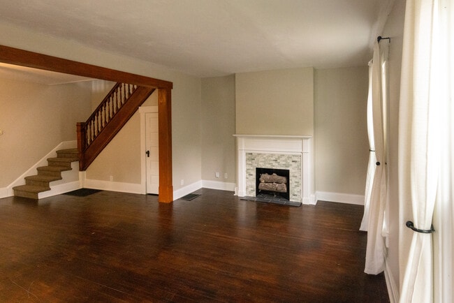 Family room - 326 E Maynard Ave