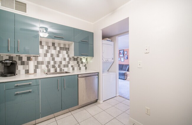 Foto del edificio - 3942 N Oakland Ave