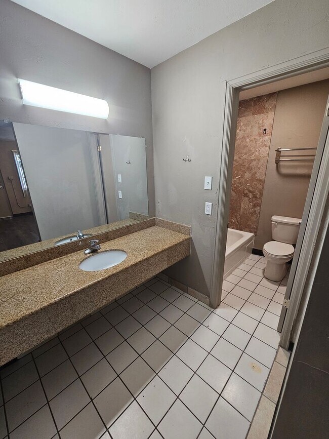 Building Photo - Remodeled Studio Apartments Near Memorial ...