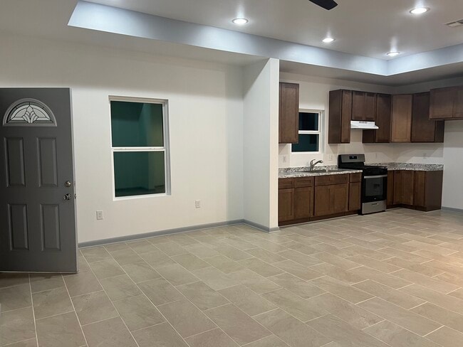 Photo - 5125 Oak Dr House