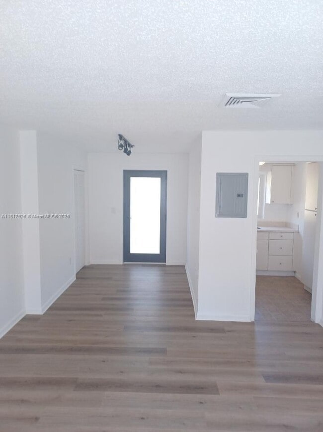 Building Photo - 514 Santander Ave