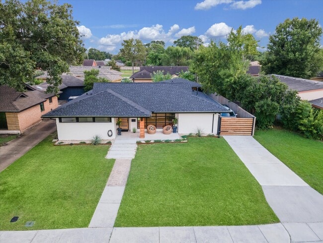Building Photo - 4111 Martinshire Dr