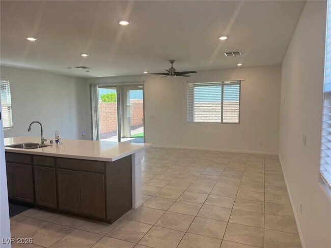 Foto del edificio - 10628 Silver Pond Ave