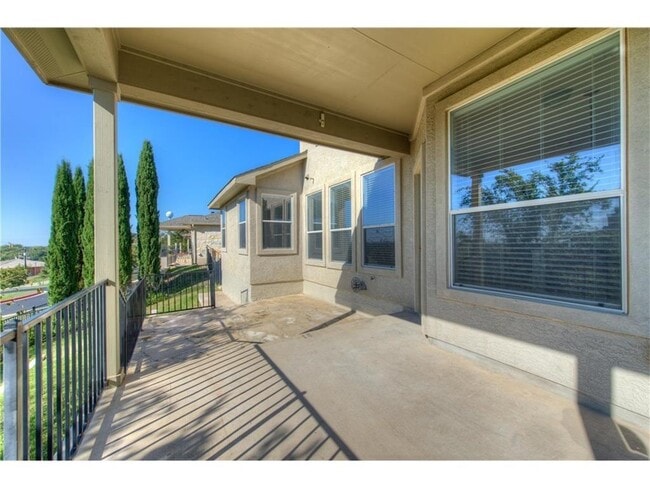 Building Photo - 10 White Magnolia Cir