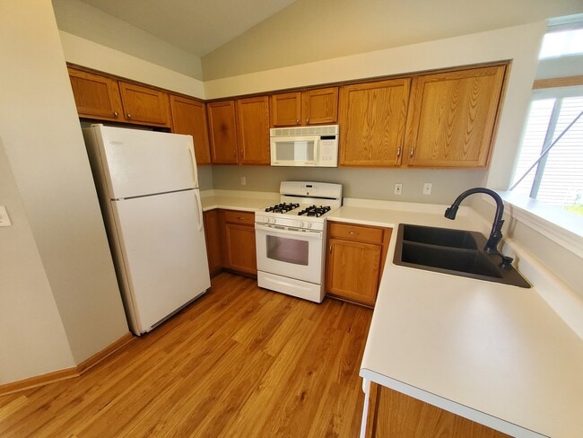 Building Photo - 13927 S Oakdale Cir