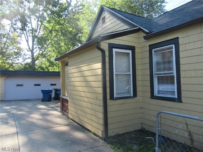 Building Photo - 33256 Willowick Dr