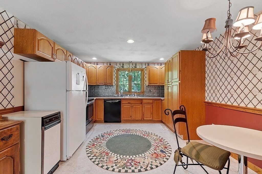 Building Photo - 36 Groton Rd