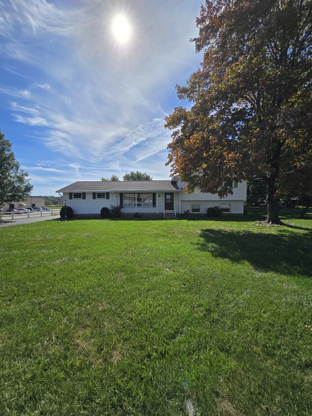 Foto principal - 16139 E Main St