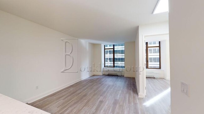 Building Photo - 3 bedroom in NEW YORK NY 10005