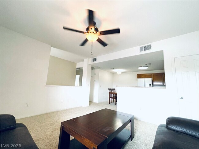 Foto del edificio - 7701 W Robindale Rd