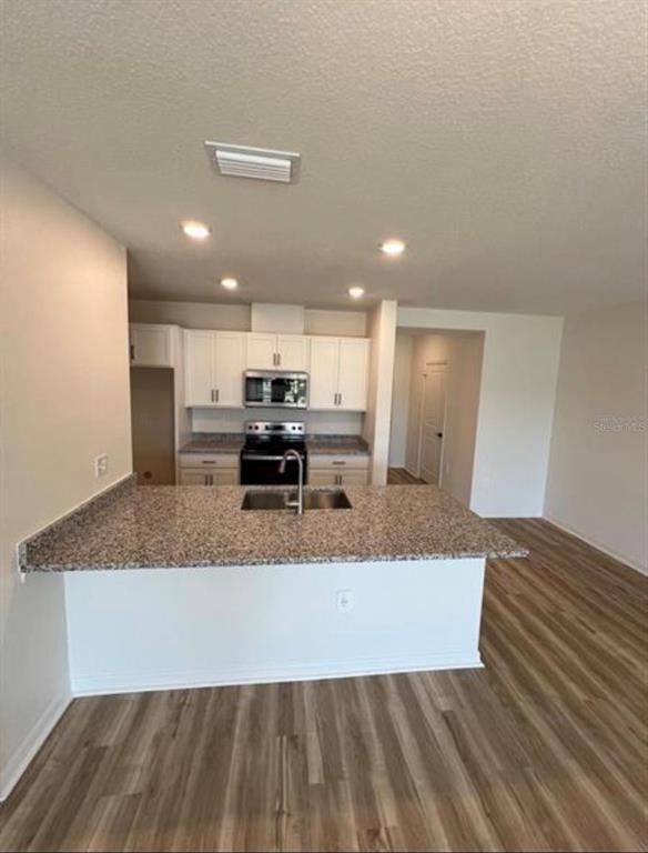 Foto del edificio - 733 Stoney Pointe Cir