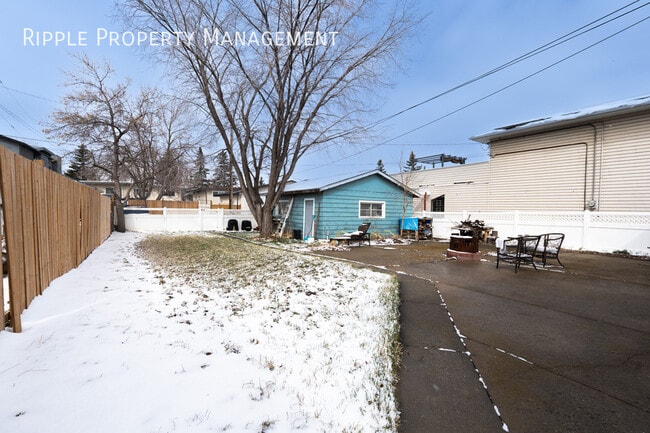 Building Photo - SPACIOUS 3 BEDS, 1 BATH Upper Suite | Double Detached Garage & Private Fenced Yard