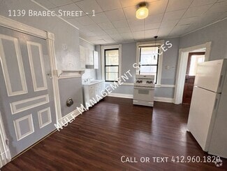 Building Photo - 1139 Brabec St