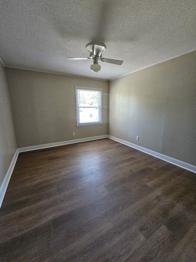 Foto del edificio - 718 E Maple Ave